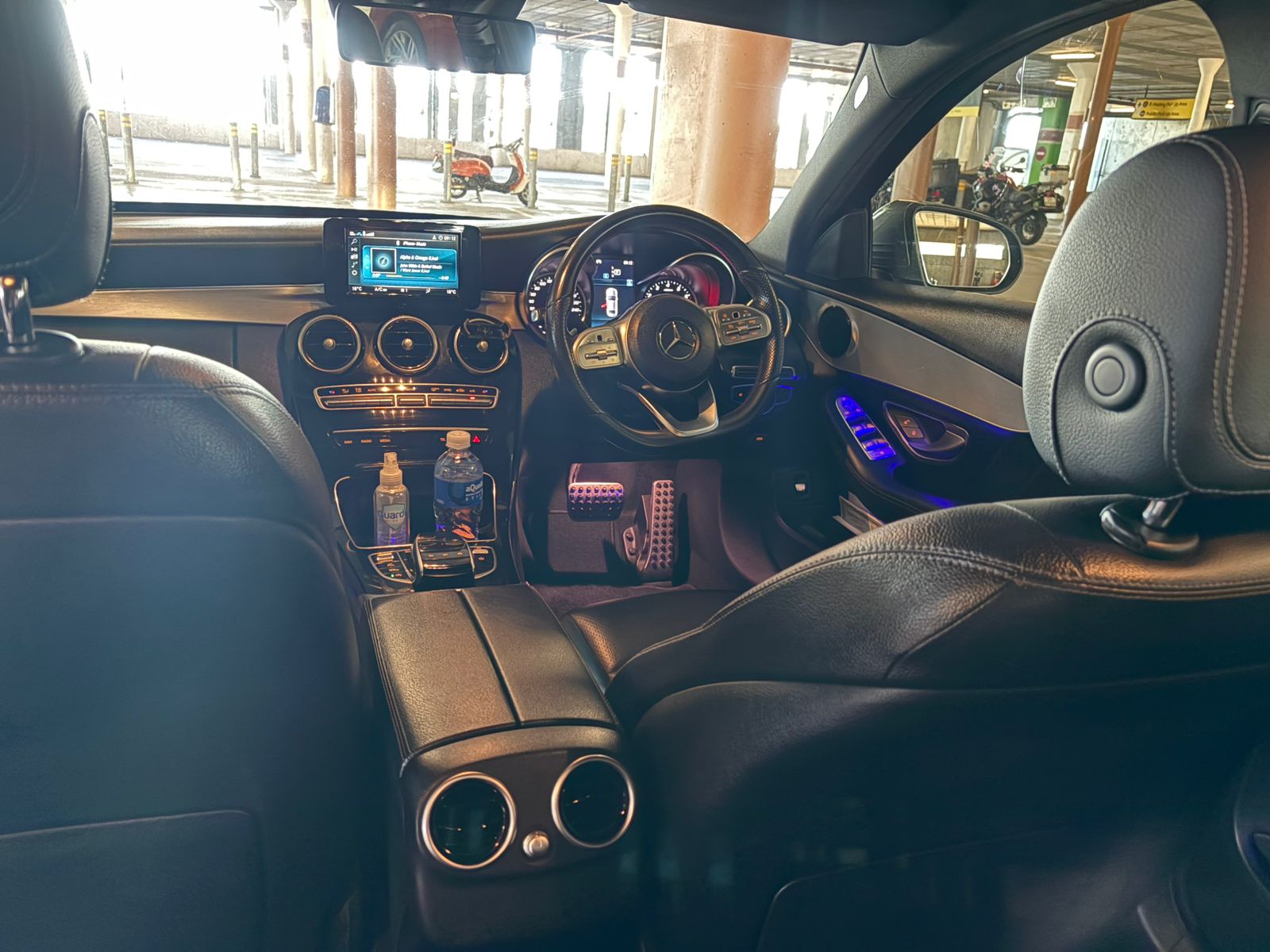 Mercedes C180 dashboard and climate control details
